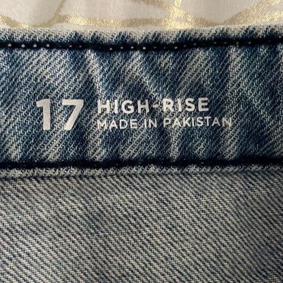 High Rise Ripped Shorts - Picture 3 of 4